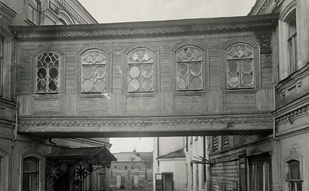 Переход между домами во дворе на улице Нариманова, Казань, 1930—1940 годы 