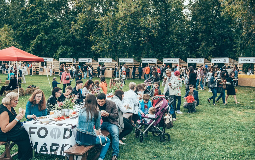 Участниками первого Open Food Market стали двадцать шесть кафе, кофеен, кондитерских и других фуд-проектов