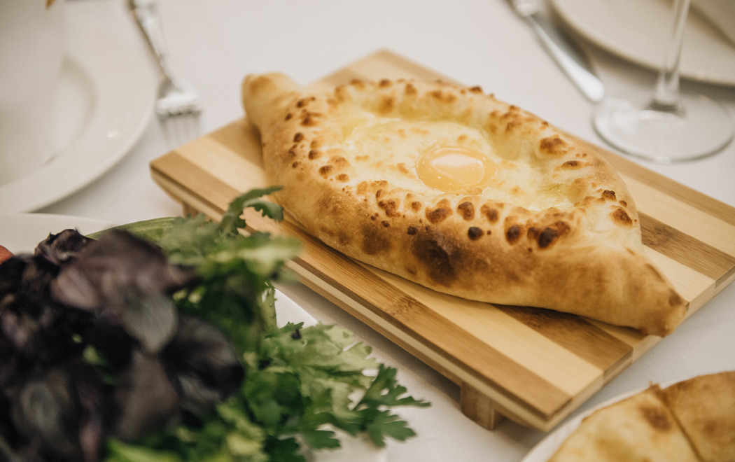 Хачапури по-аджарски ― 370 ₽