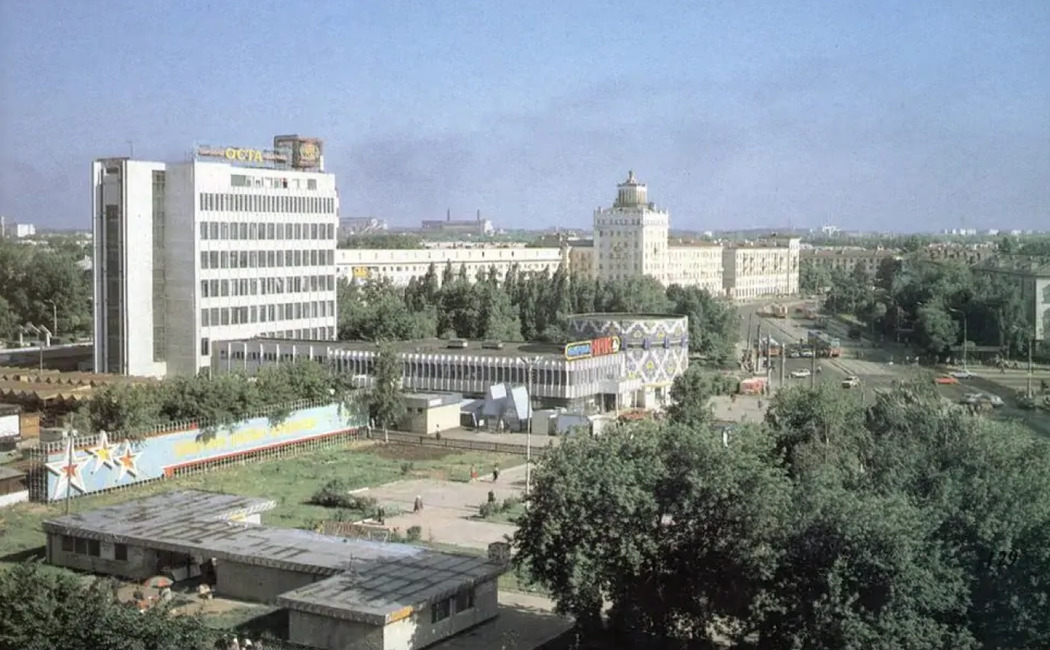 Вид на рынок, 1993–1996 годы